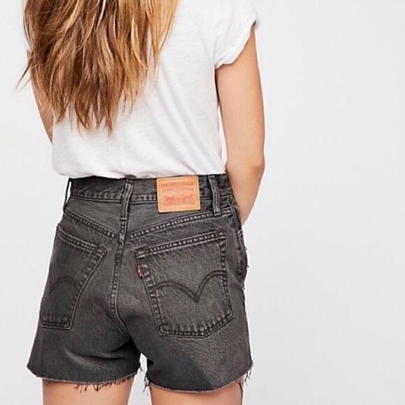 NEW Levi’s Black Embellished Wedgie Shorts 25 - Picture 7 of 7